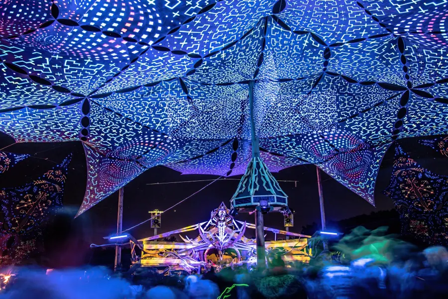 Immersive psychedelic decor